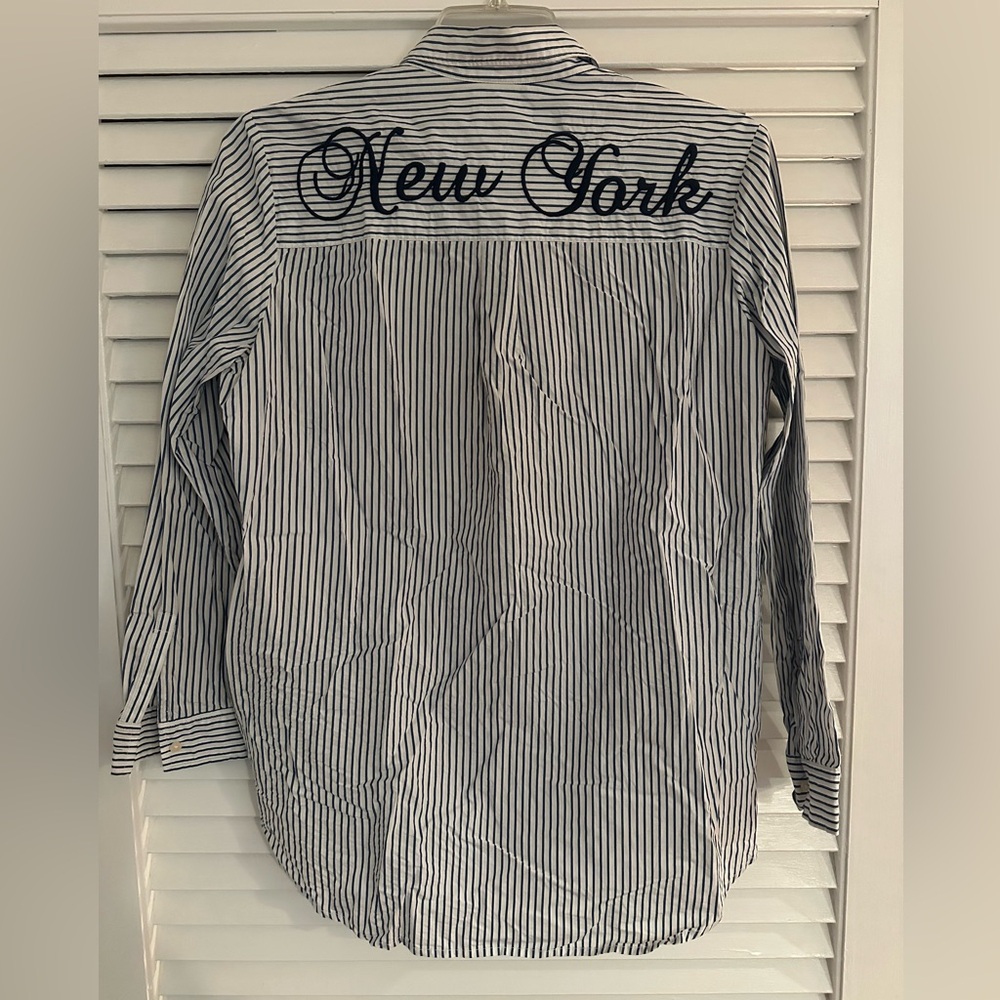 GAP Boyfriend Cut Button Down Collared Shirt. Size: M